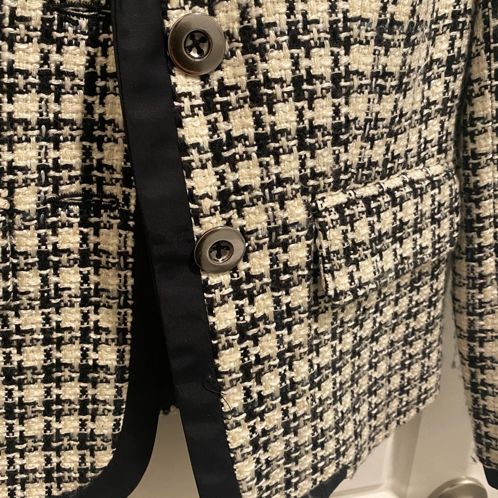 Women’s Jacket - Picture 2 of 6